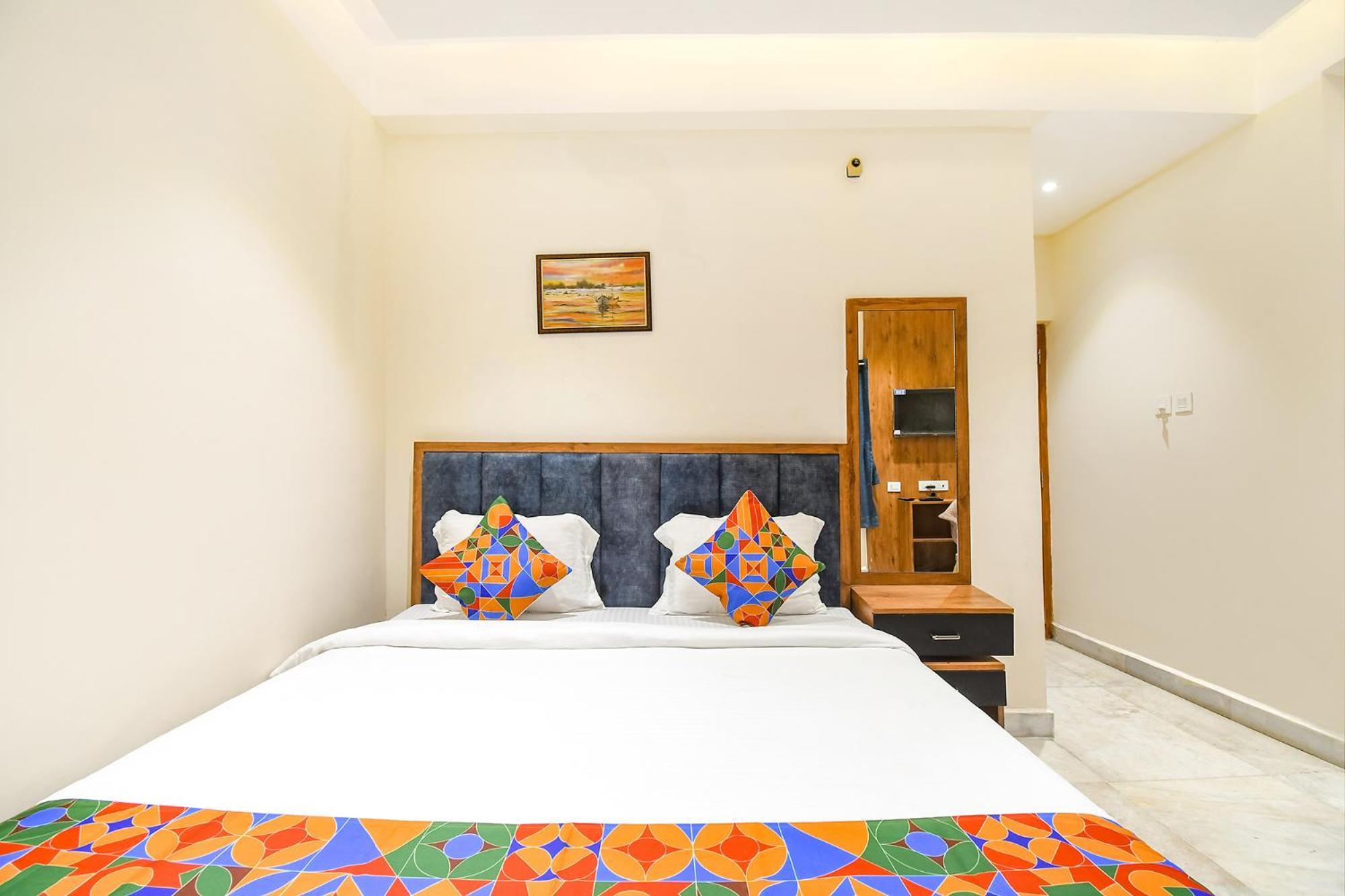 Fabhotel Prime The Golden Plaza - Nr Tarapith Temple Esterno foto