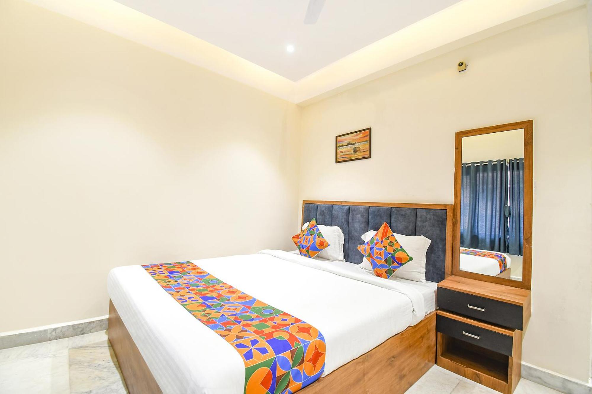 Fabhotel Prime The Golden Plaza - Nr Tarapith Temple Esterno foto