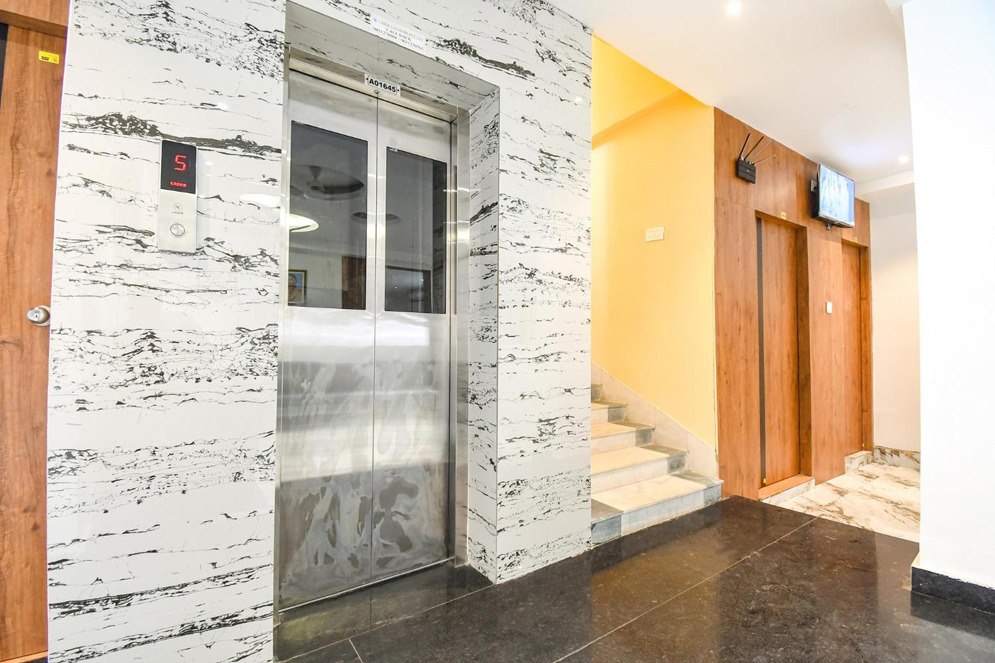 Fabhotel Prime The Golden Plaza - Nr Tarapith Temple Esterno foto